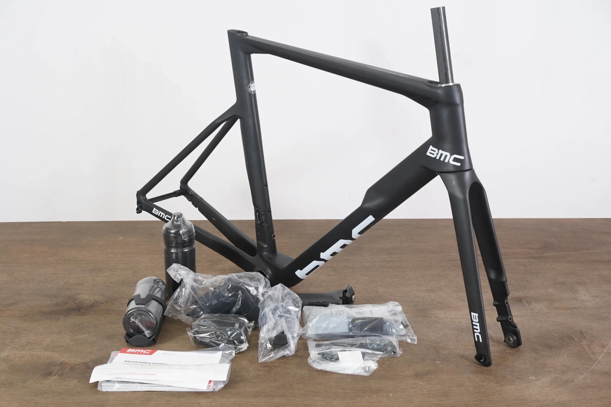 NEW 2021 58cm BMC Timemachine ROAD TMR01 Disc Team Frameset CBN-WHT-BLK