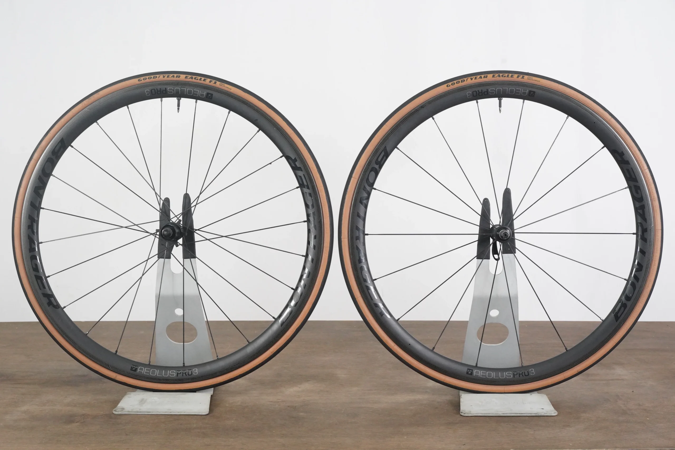 Bontrager Aeolus Pro 3 TLR Carbon Tubeless Clincher Rim Brake Wheelset 11 Speed