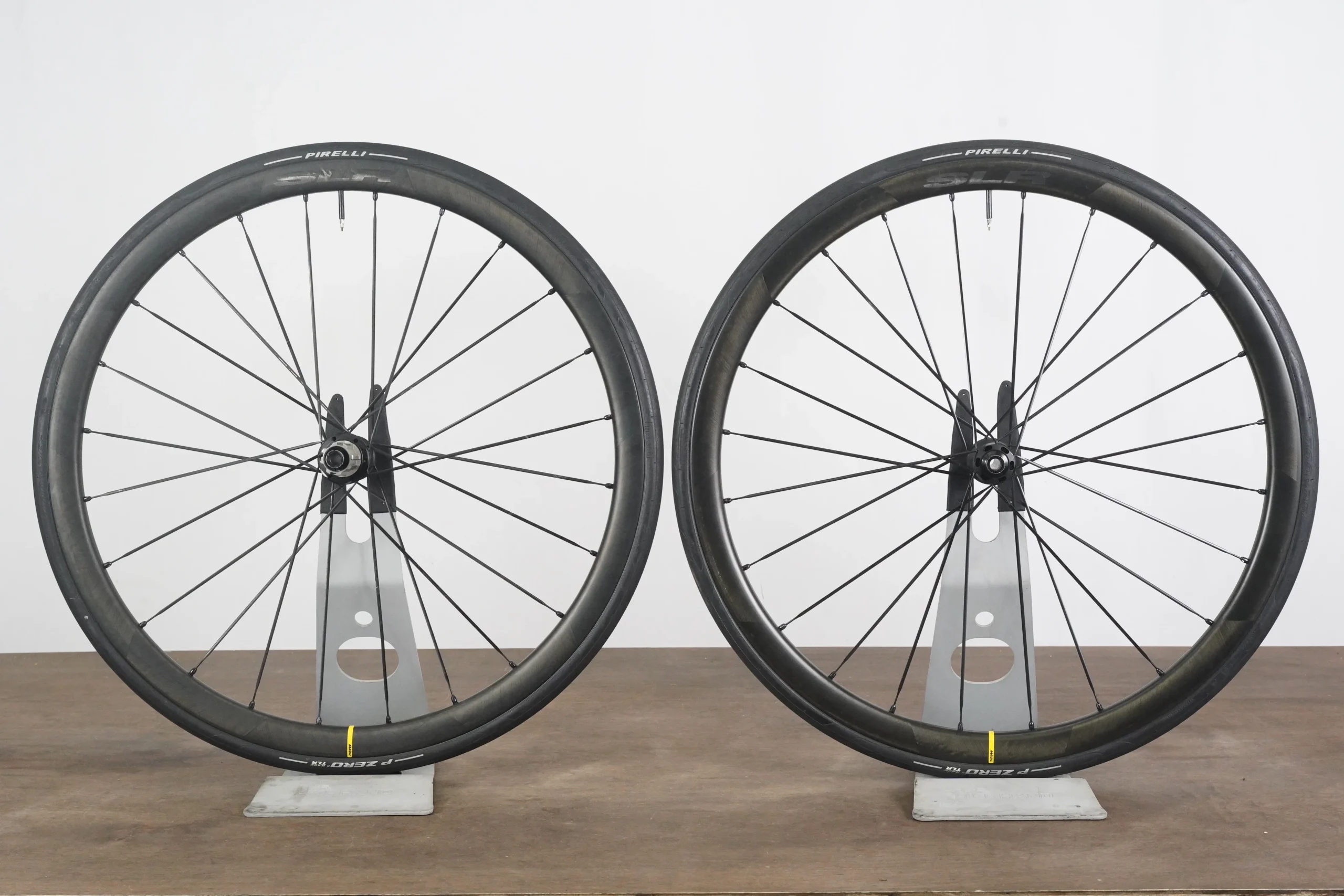 Mavic Cosmic SLR 32 Carbon Tubeless Clincher Disc Brake Wheelset 11 Speed