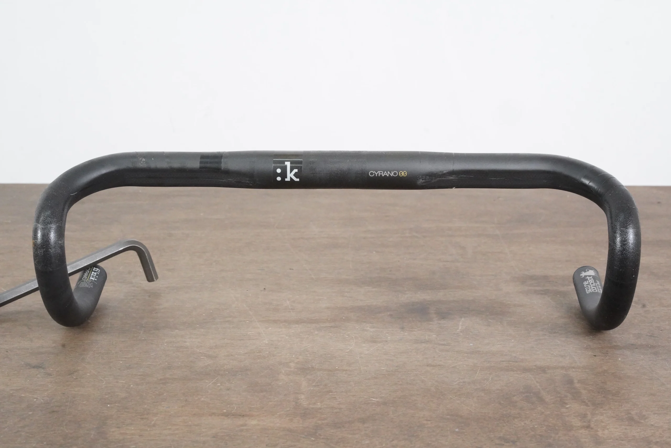 44cm Fizik Cyrano 00 Bull Carbon Compact Road Handlebar 31.8mm