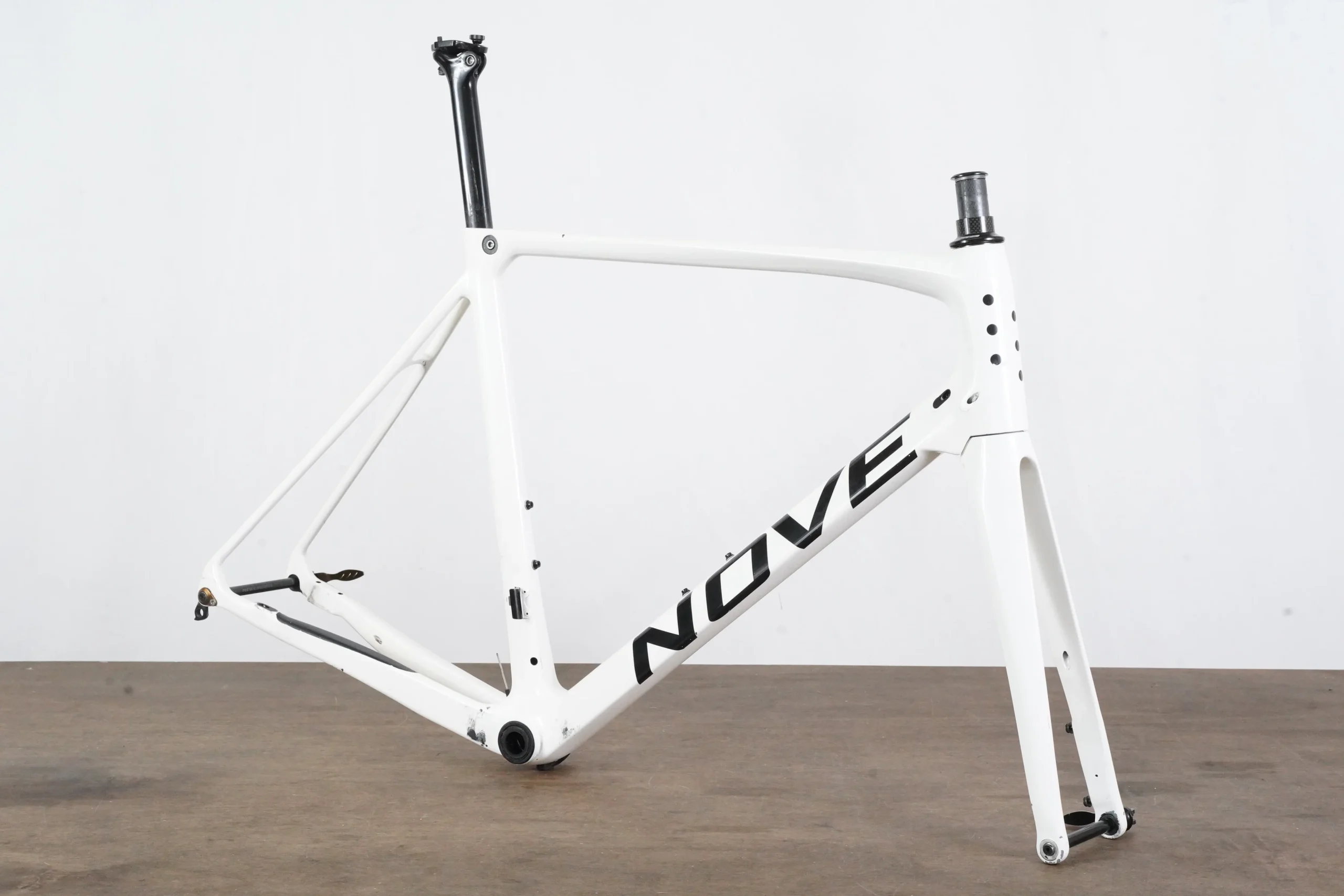 L (Large) Nove Race GTS Carbon Disc Brake Road Frameset
