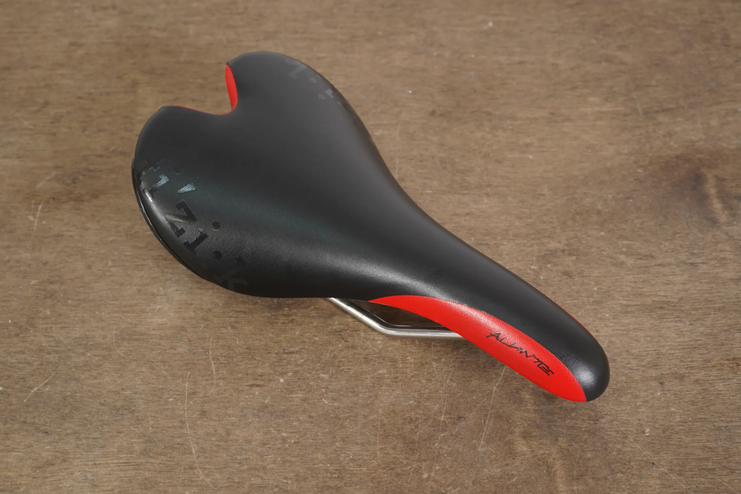 140mm Fizik Aliante Kium Rail Road Saddle 251g