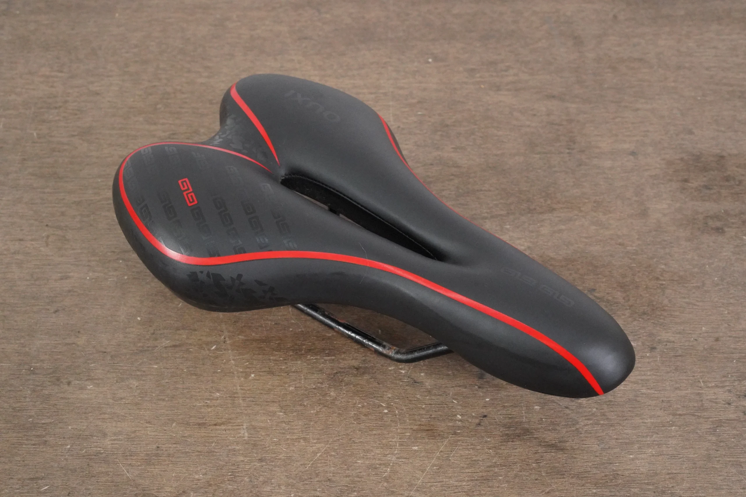 156mm Ouxi Gel Steel Rail Road Saddle 408g