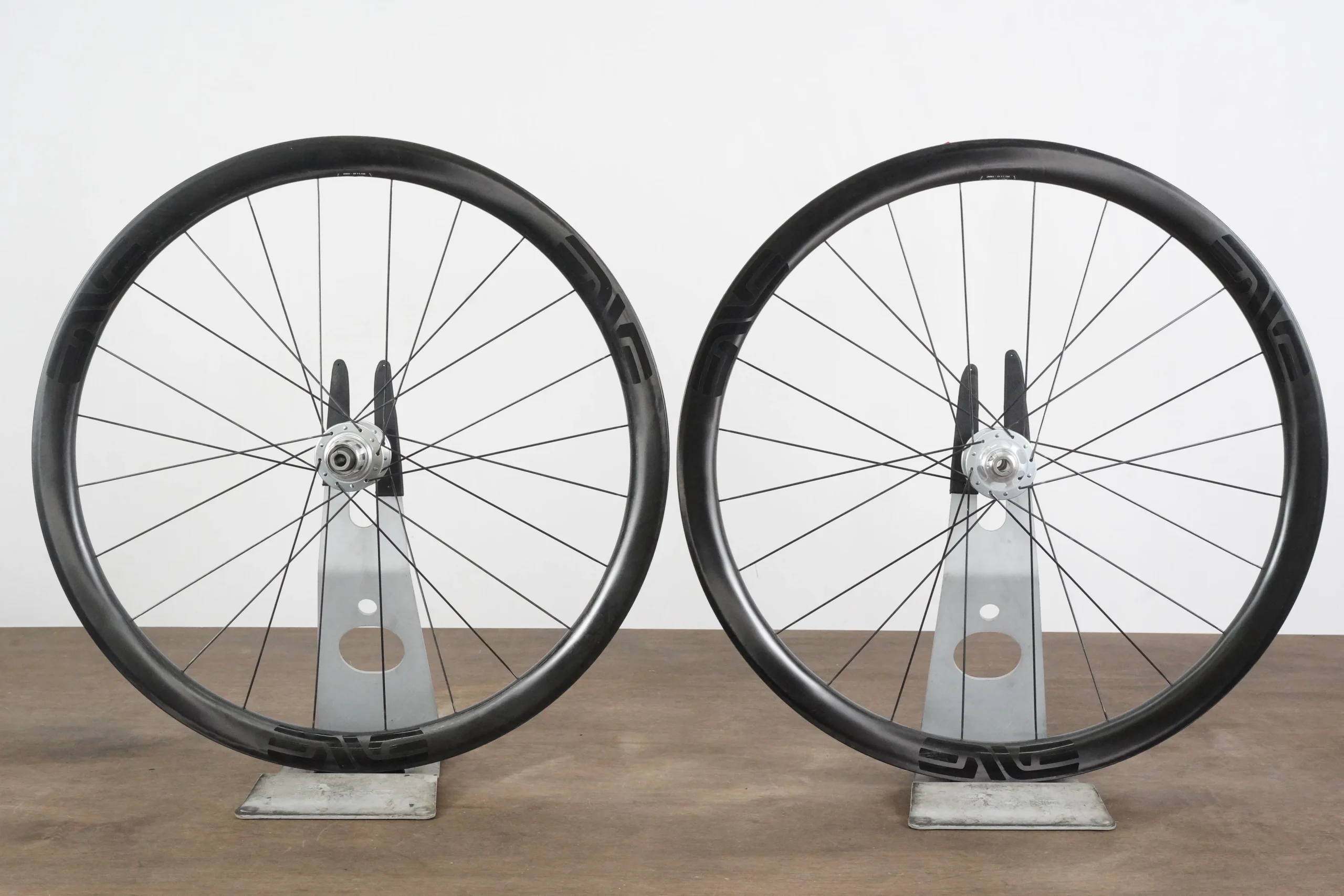 ENVE SES 3.4 AR Disc Chris King R45D Carbon Tubeless Disc Brake Wheelset 11 Speed