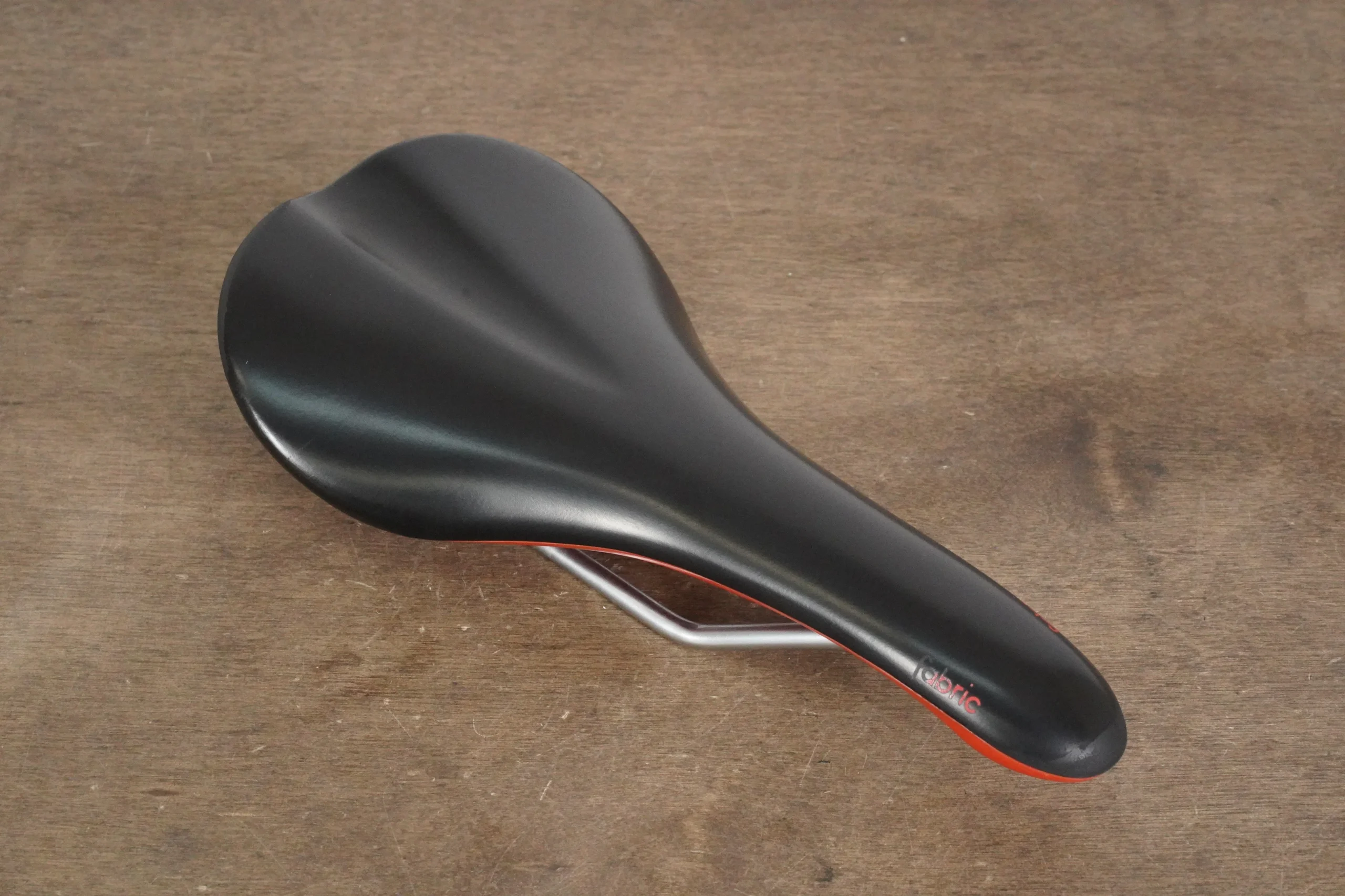 142mm (Shallow) Fabric Scoop Cr-Mo Rail Road Saddle 253g