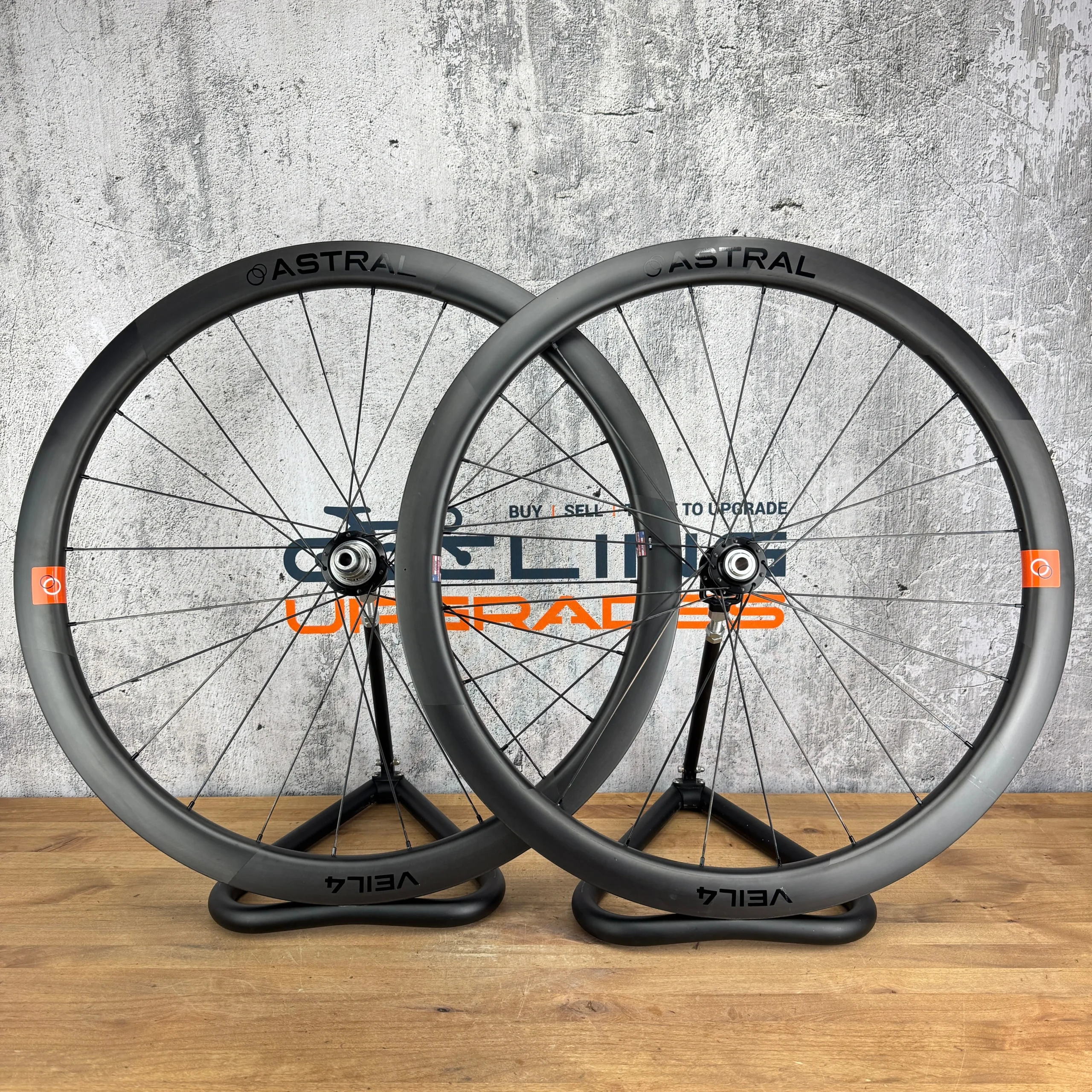 Low Mile! Astral Veil 4 Carbon Disc Brake Tubeless White Industries CLD Wheelset