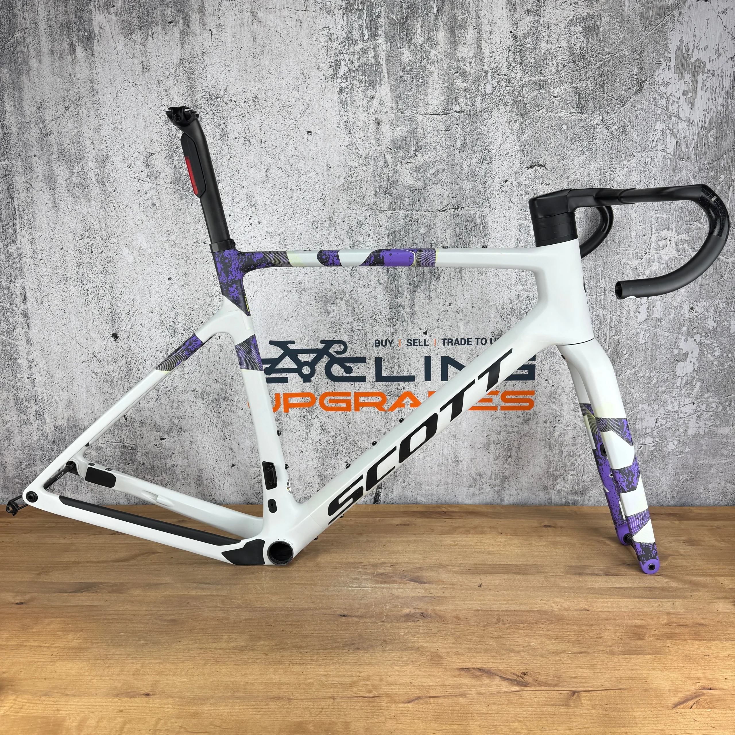 Low Mile! 2024 Scott Addict Gravel RC Large 56cm Carbon Disc Frameset 700c 2352g