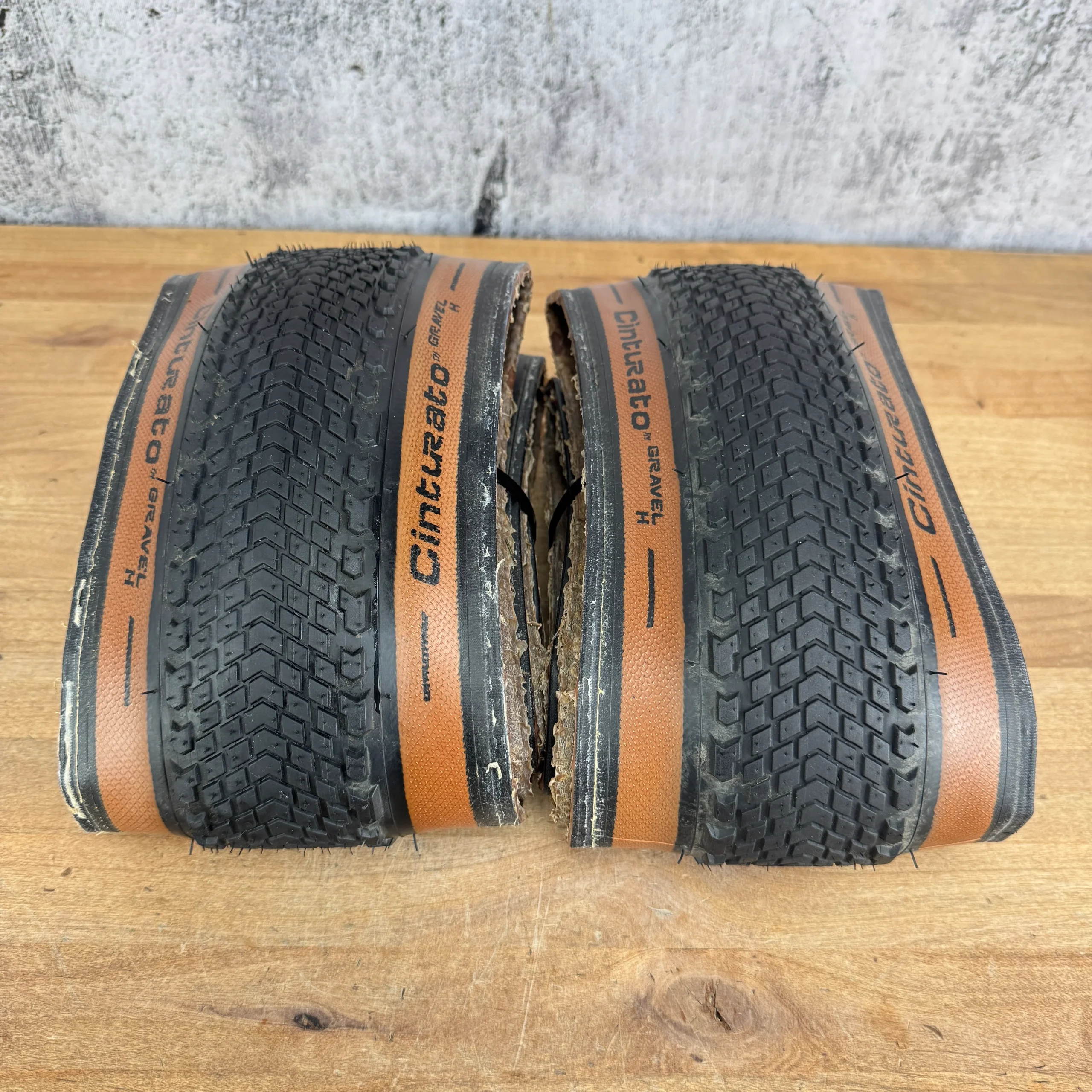 Low Mile Pirelli Cinturato Gravel M650b x 50mm Tubeless Classic Tan Pair Tires