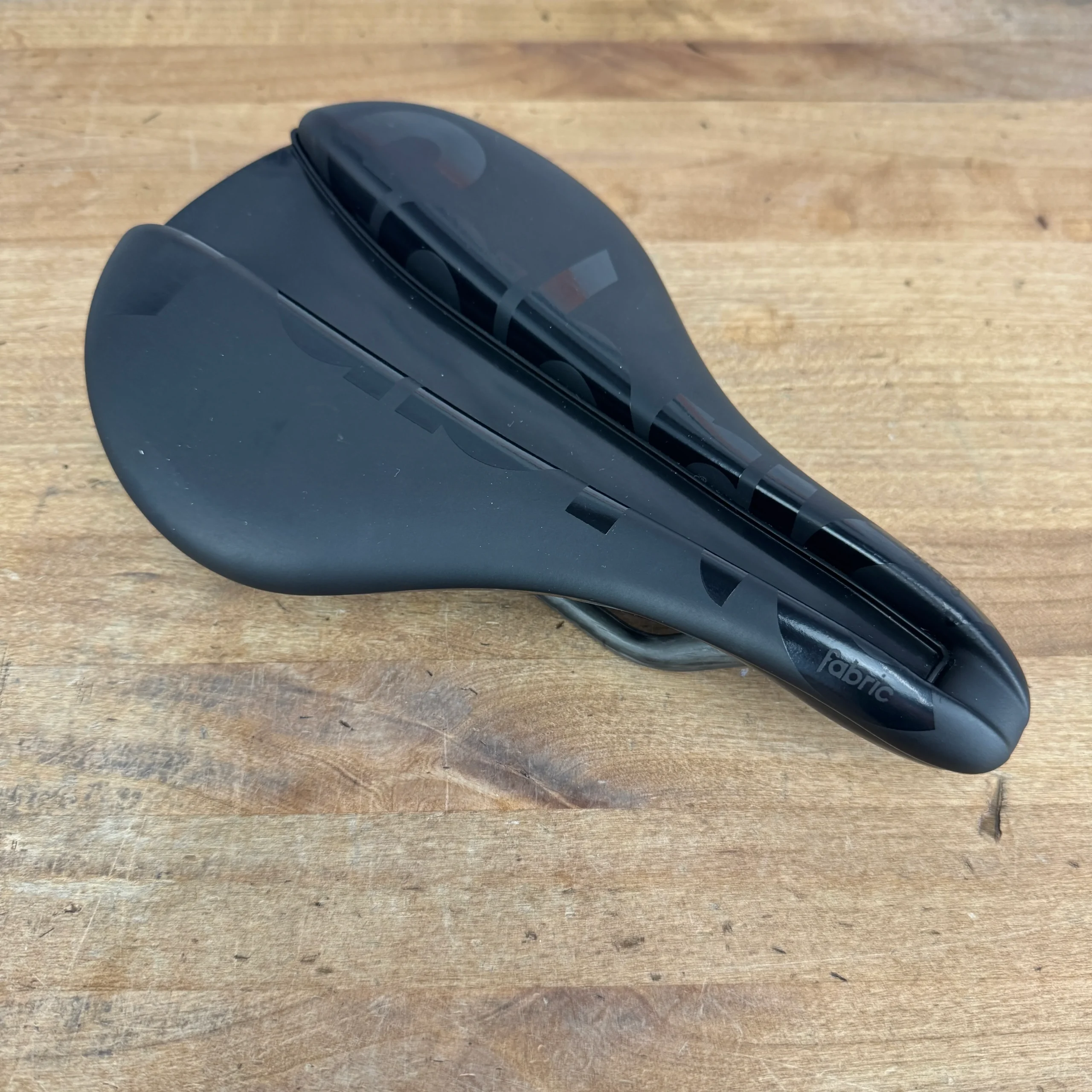 Low Mile! Fabric Line-S Pro Flat 7x9mm Carbon Rails 142mm Bike Saddle 188g