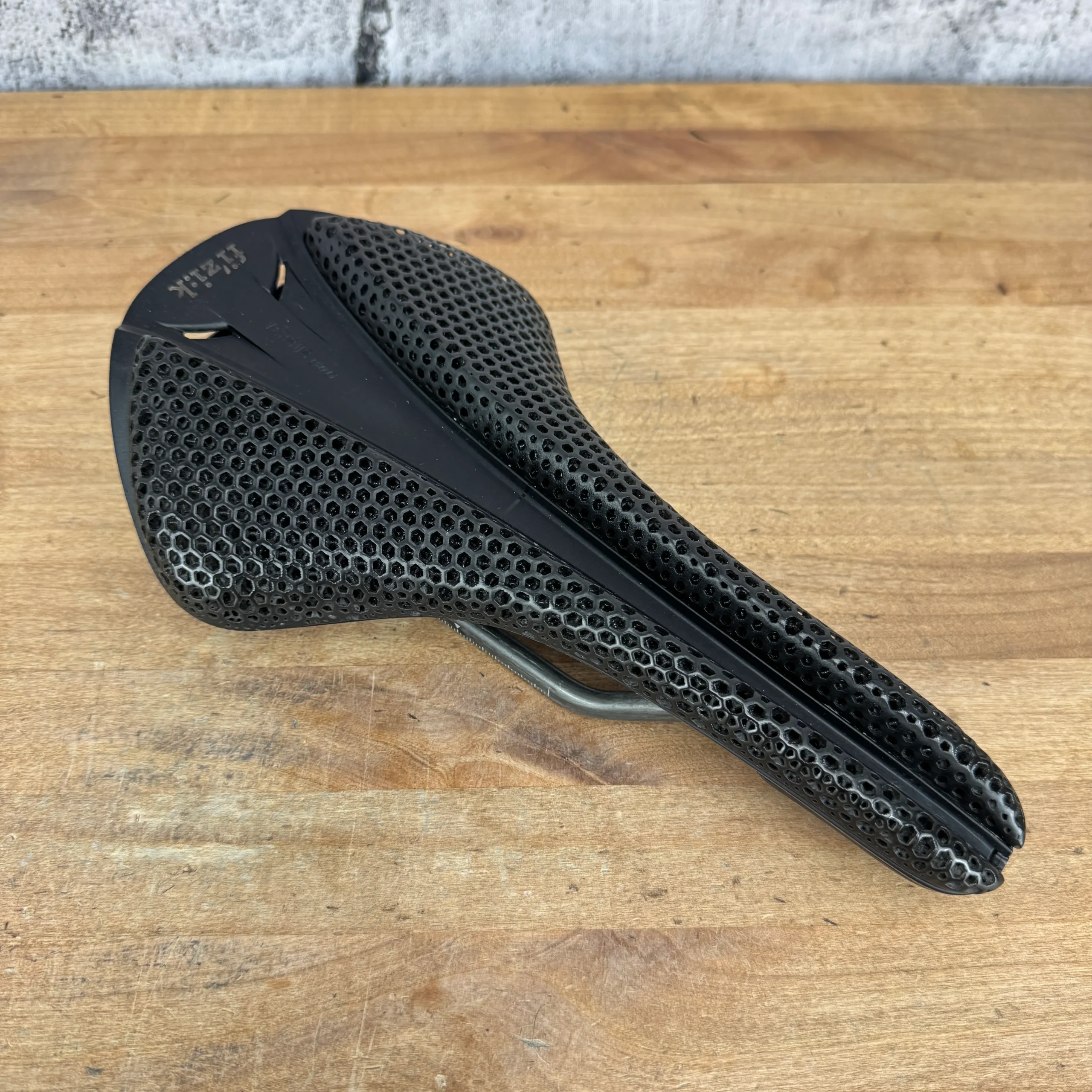 Fizik Antares Versus Evo R1 Adaptive 149mm 7x9mm Carbon Rails Bike Saddle 179g