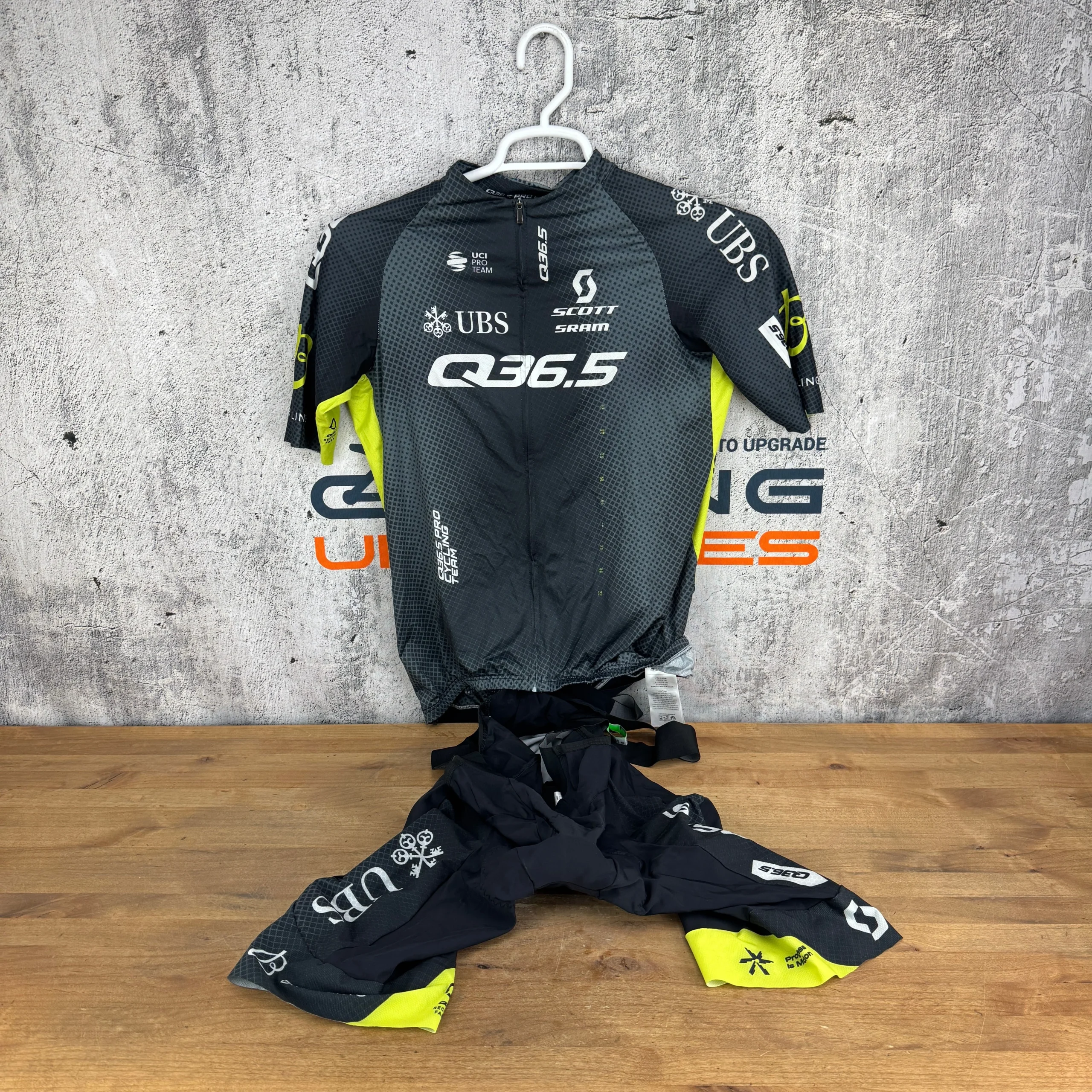 Ridden Once! Q36.5 Dottore Pro Men's XL Team Bib Shorts and Jersey Team Kit Cycling
