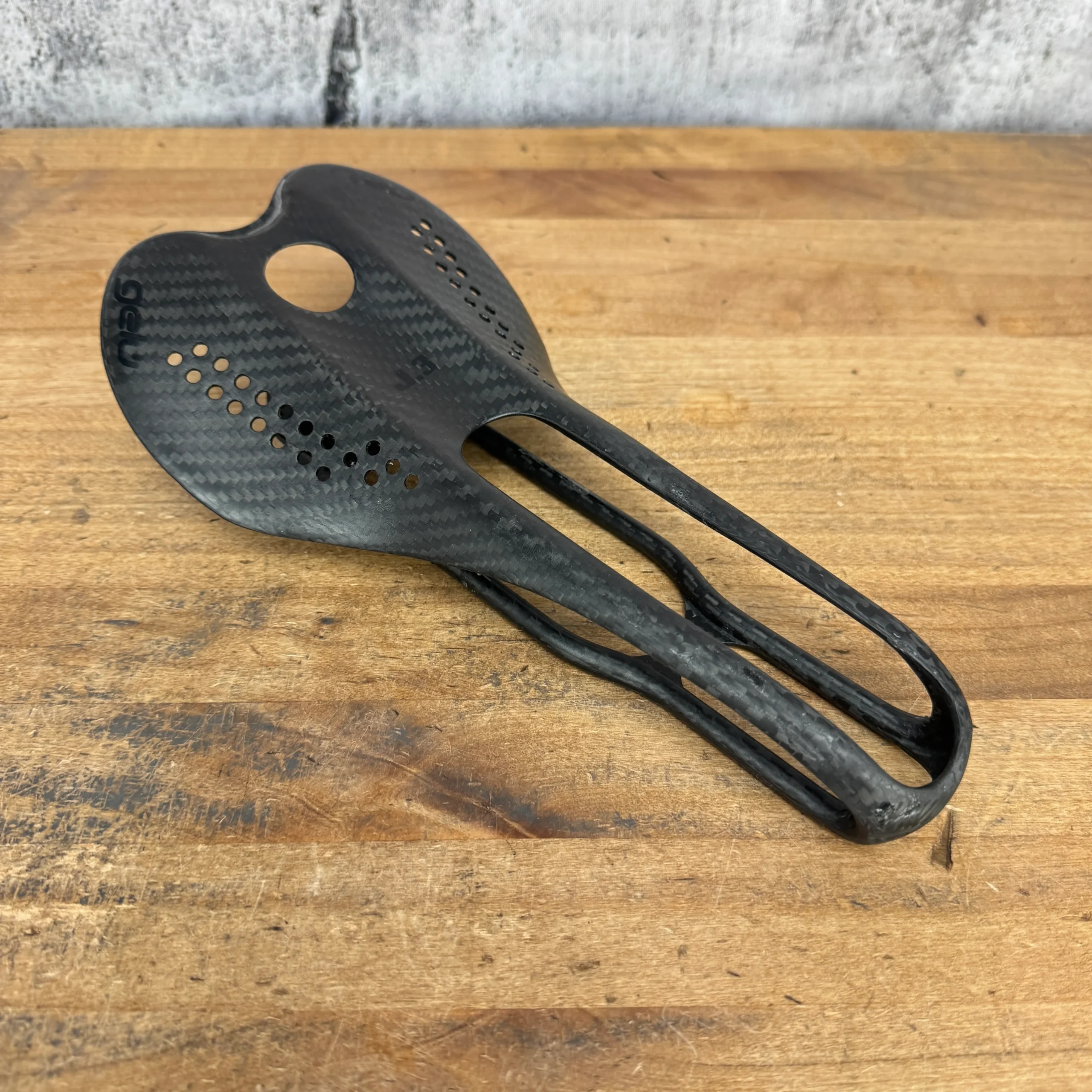 Light! Ridden Once! Gelu J-3 6.5x8.5mm Carbon Rails 126mm Bike Saddle 89g