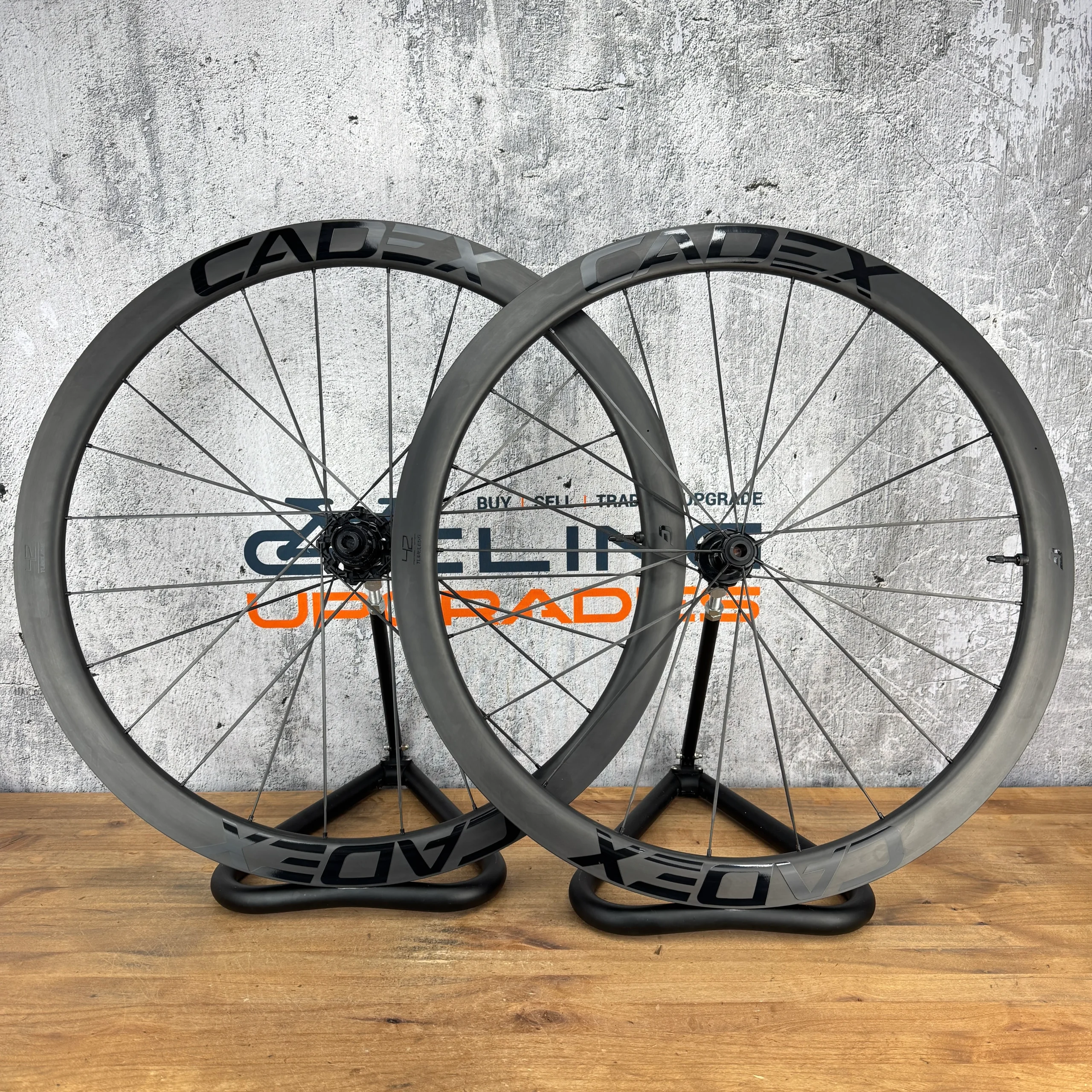 Low Mile! Cadex 42 Carbon Hookless Tubeless Disc Road Bike Wheelset 700c 1390g
