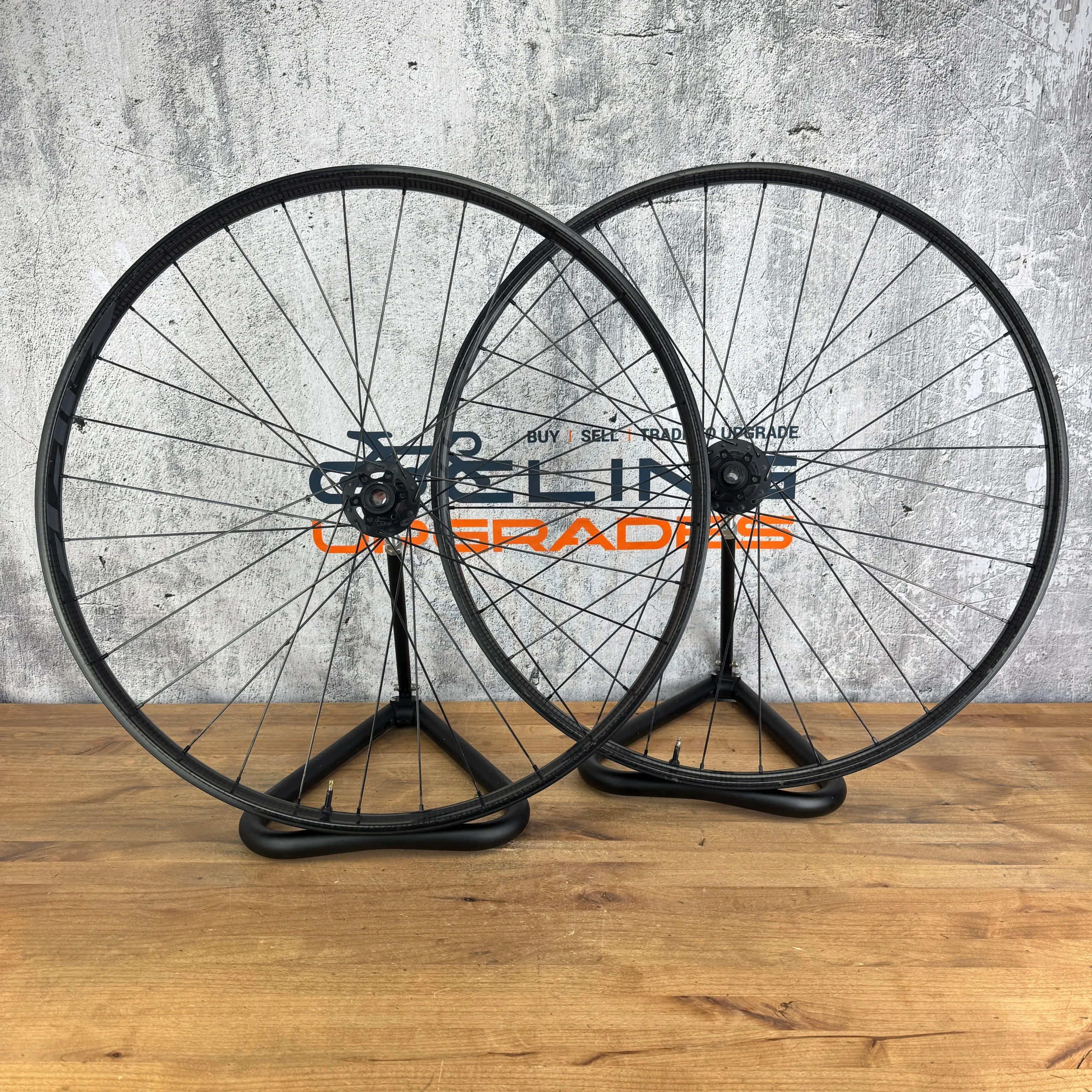 Low Mile! Zipp 3Zero Moto Carbon Tubeless Hookless Disc Wheelset 700c 2016g