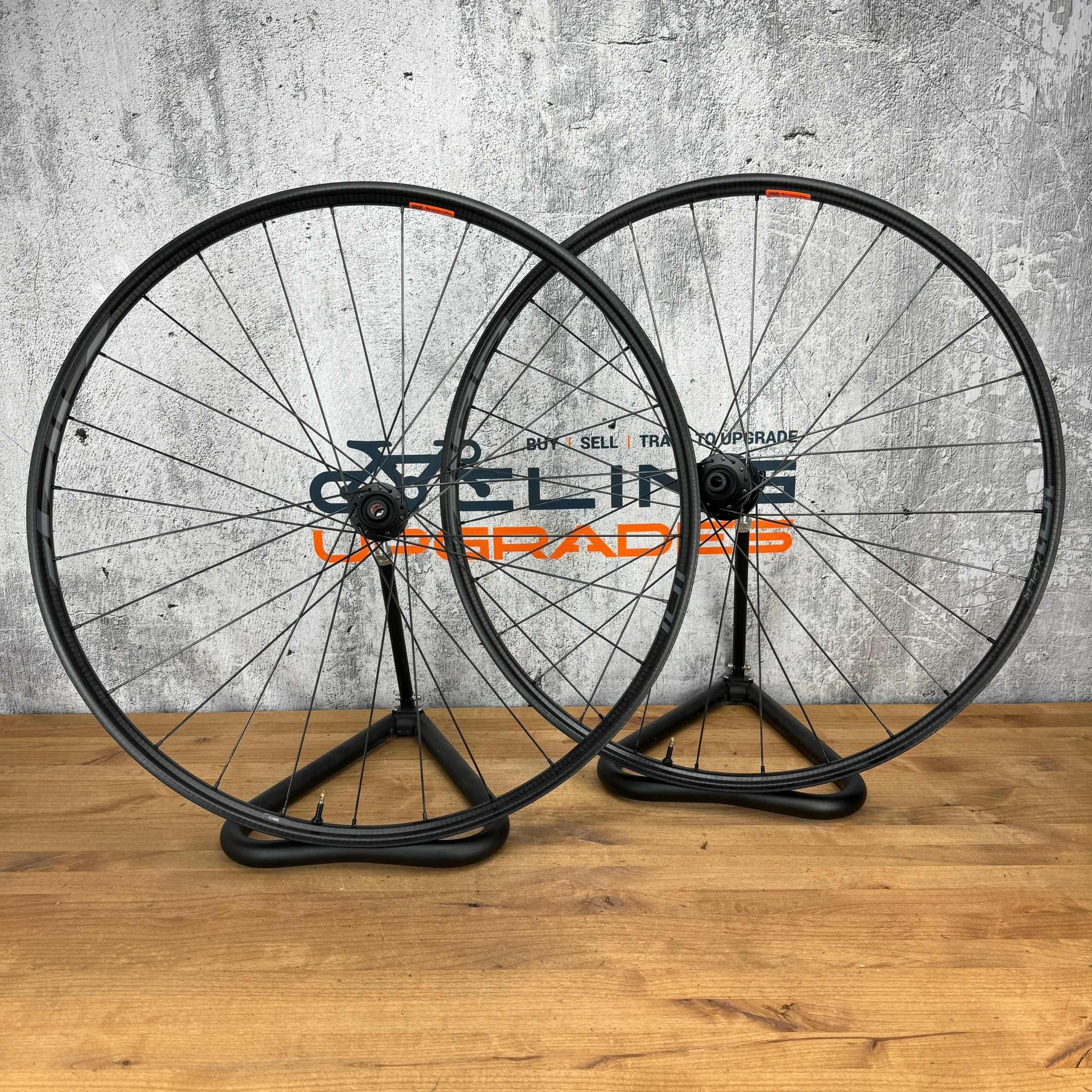 Low Mile! Zipp 101 XPLR 700c Carbon Tubeless Hookless Gravel Disc Wheelset 1707g