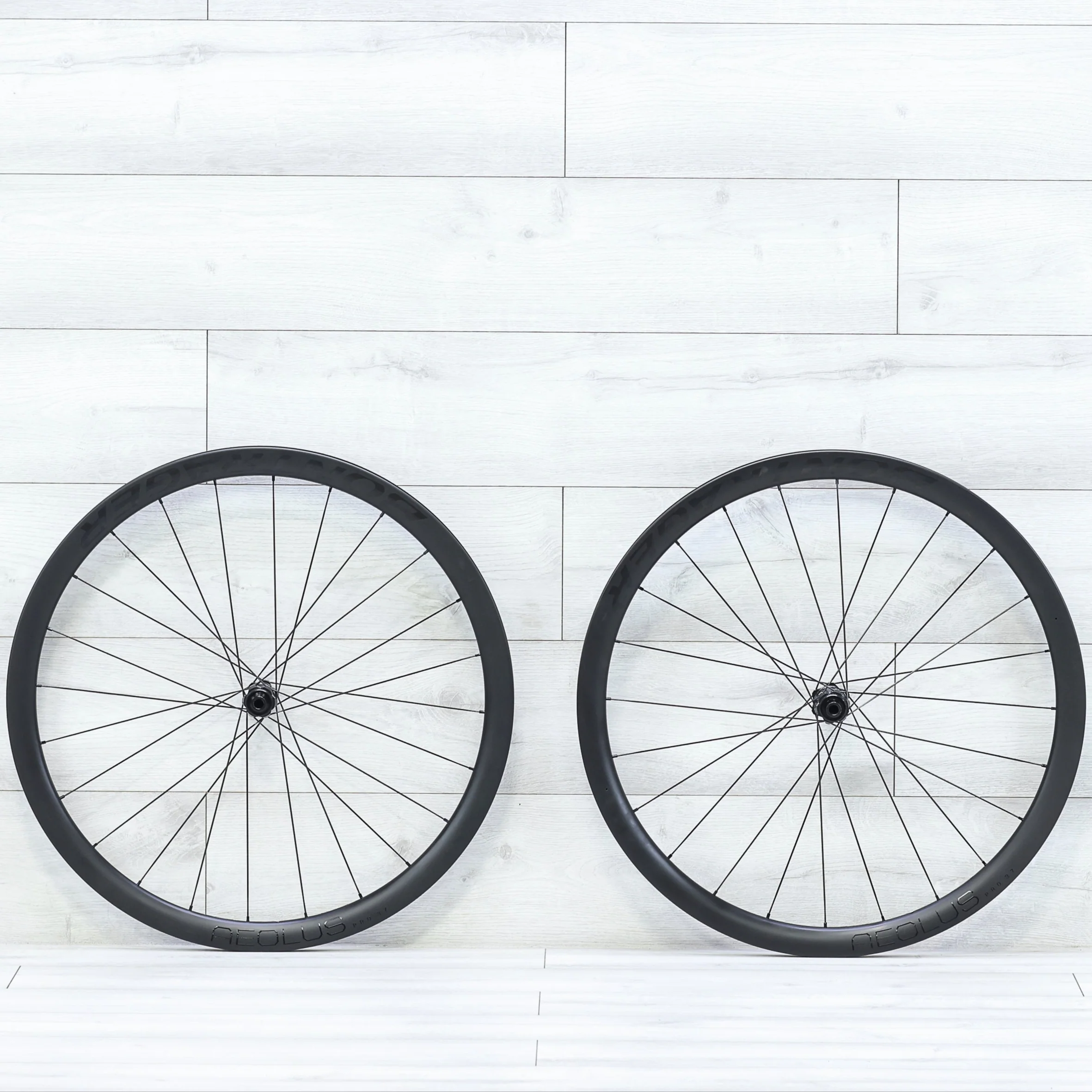 Bontrager Aeolus Pro 37 TLR Carbon Center Lock Disc Brake Wheelset - 700c, XDR 12-Speed