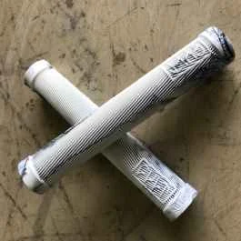 *CULT* begin grip (white swirl)